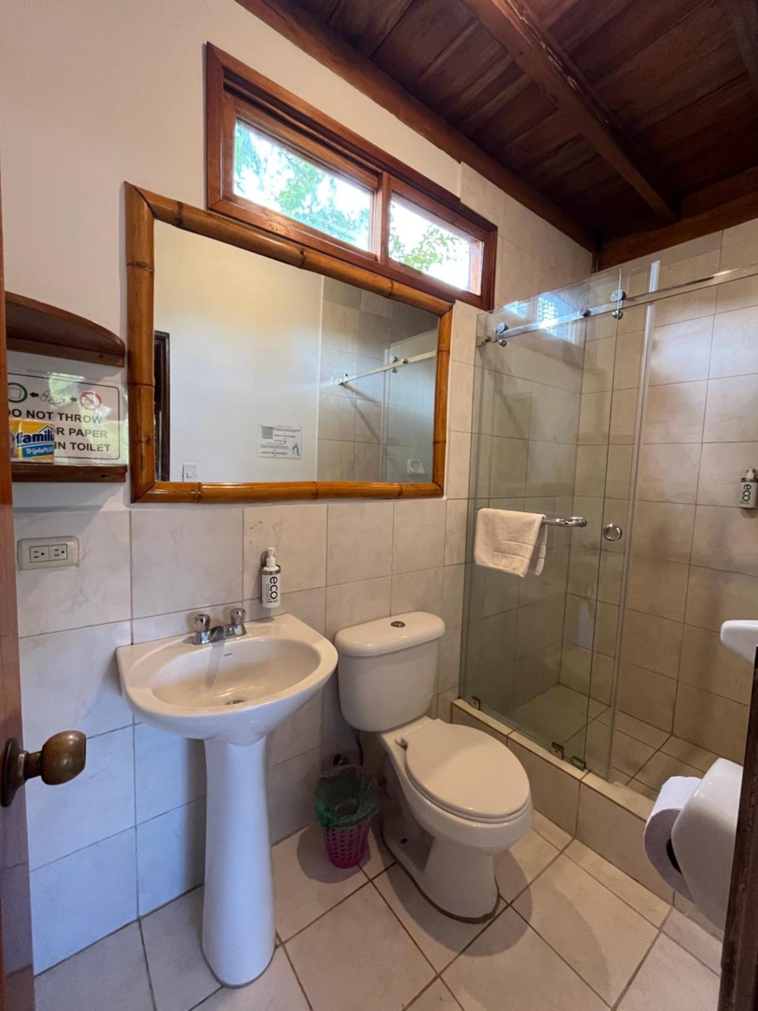 Victor Hugo Hotel Puerto López エクステリア 写真